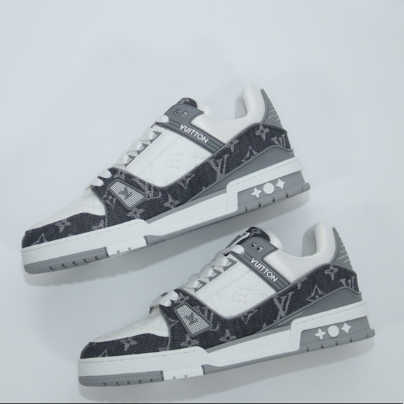Louis Vuitton trainer - Picture 1 of 8